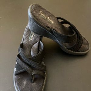 Size 8 Skechers Black wedge thong sandal